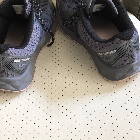 New Balance Navy and Pink Athletic Shoes - Picture 6 of 8